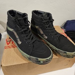 Vans Sk8-Hi Skate Shoe - Black / Camo 11.5